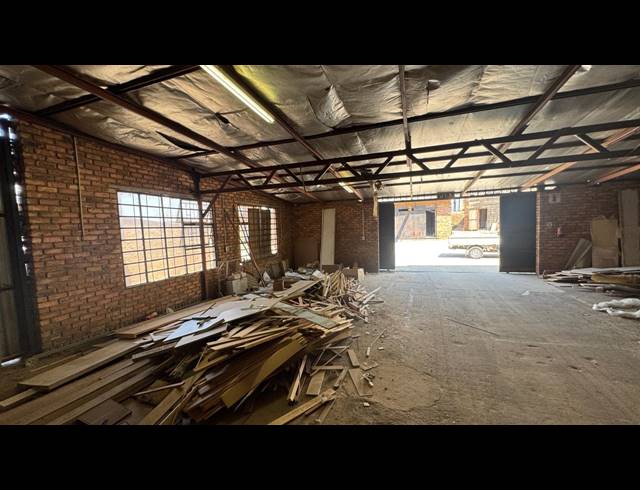 2,800M² WAREHOUSE TO LET IN KEW